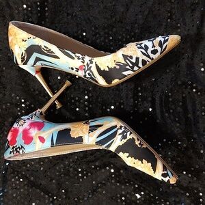 THALIA SODI ELINA PUMPS with COLORFUL FABRIC and 4" GOLD SPIKED HEEL. SZ 8.5 med